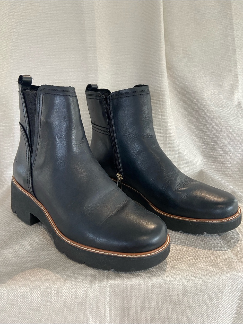 Naturalizer Black Leather Chelsea Platform Ankle Boots - Women's Size 8,5
